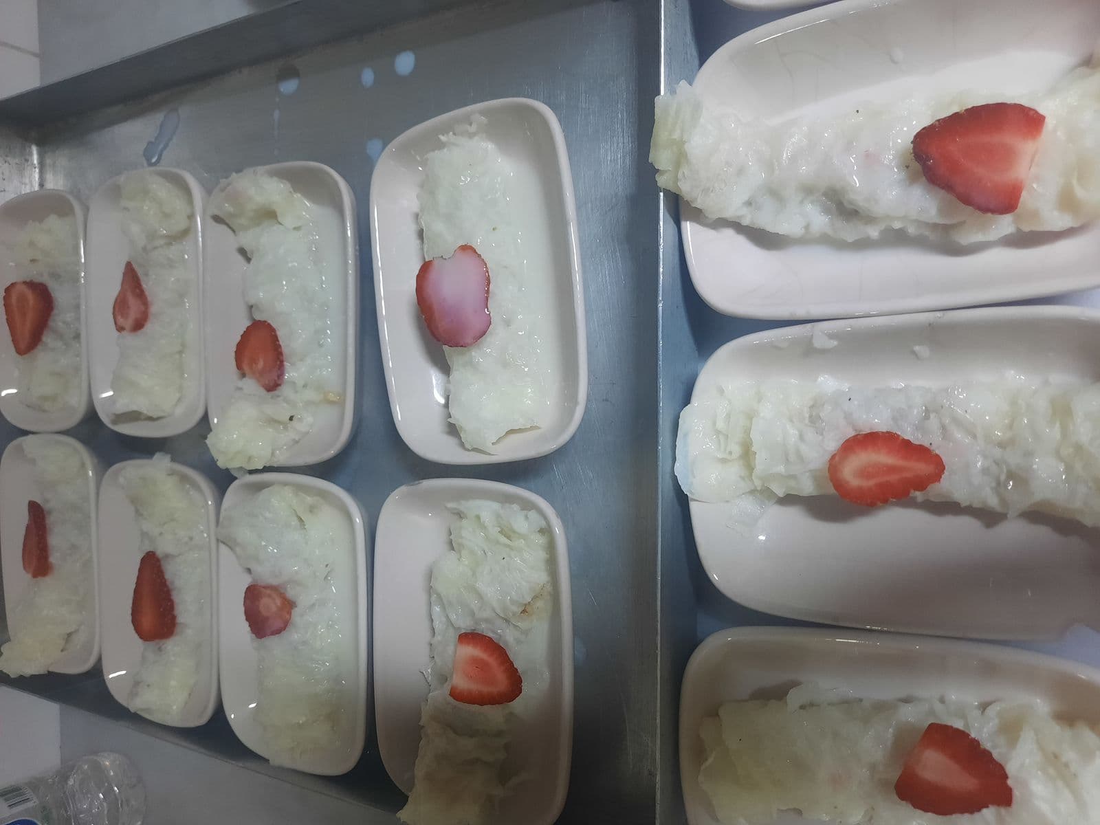 Öğrencilerimize ikram edilen çilekli sütlü tatlı